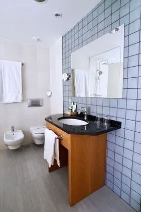 Junior Süit, Teras