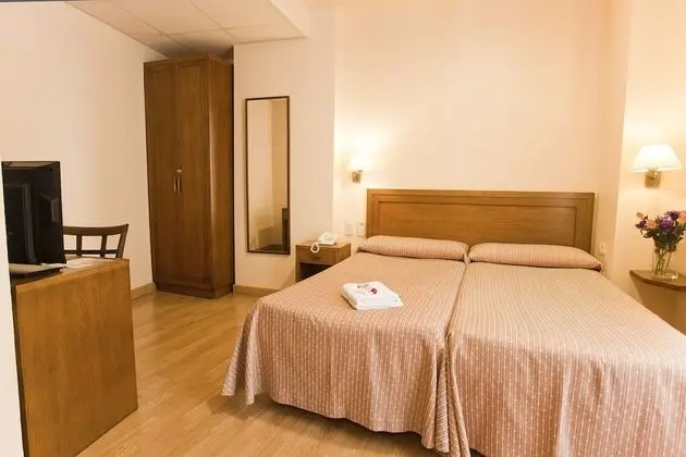 Tek Büyük Yataklı Oda (with extra bed)