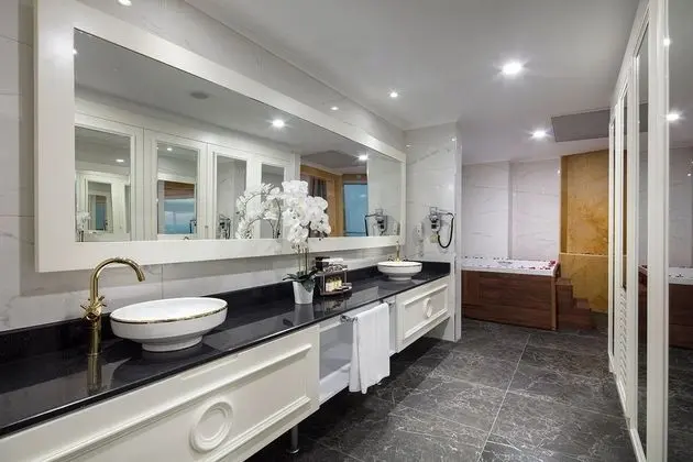 Swarovski Suit Banyo