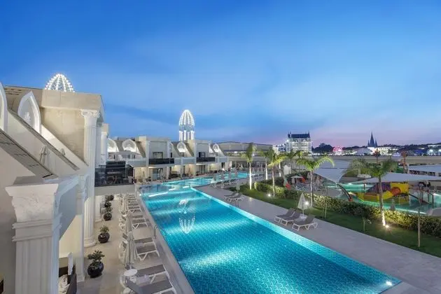 https://images.etstur.com/files/images/hotelImages/TR/95763/l/Granada-Luxury-Belek-Oda-313536.jpg