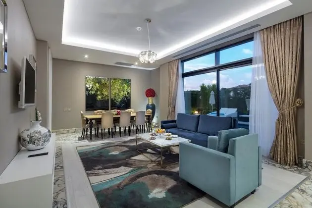 https://images.etstur.com/files/images/hotelImages/TR/95763/l/Granada-Luxury-Belek-Oda-313539.jpg