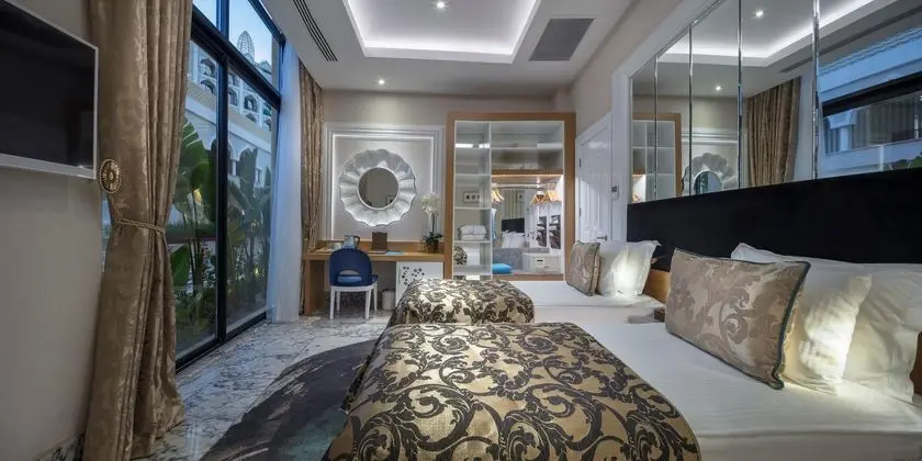 https://images.etstur.com/files/images/hotelImages/TR/95763/l/Granada-Luxury-Belek-Oda-313543.jpg