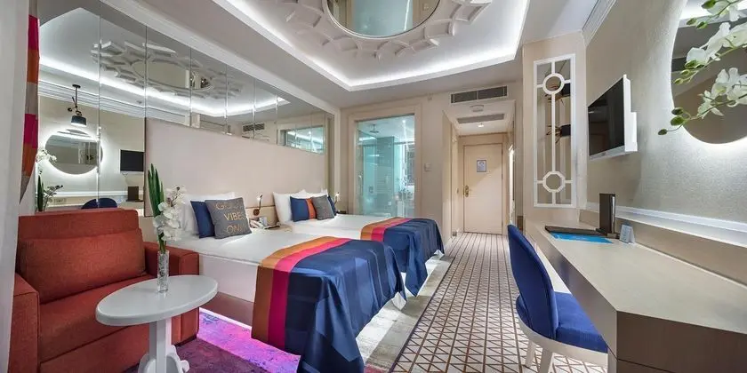 https://images.etstur.com/files/images/hotelImages/TR/95763/l/Granada-Luxury-Belek-Oda-349672.jpg