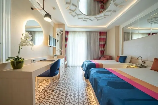 https://images.etstur.com/files/images/hotelImages/TR/95763/l/Granada-Luxury-Belek-Oda-372116.jpg