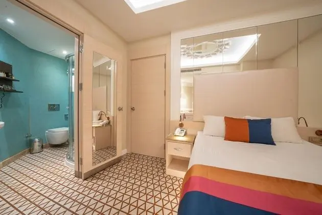 https://images.etstur.com/files/images/hotelImages/TR/95763/l/Granada-Luxury-Belek-Oda-372119.jpg