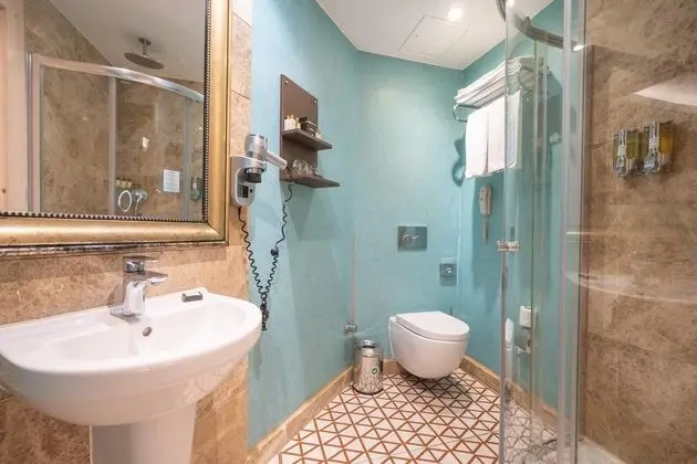 https://images.etstur.com/files/images/hotelImages/TR/95763/l/Granada-Luxury-Belek-Oda-372120.jpg