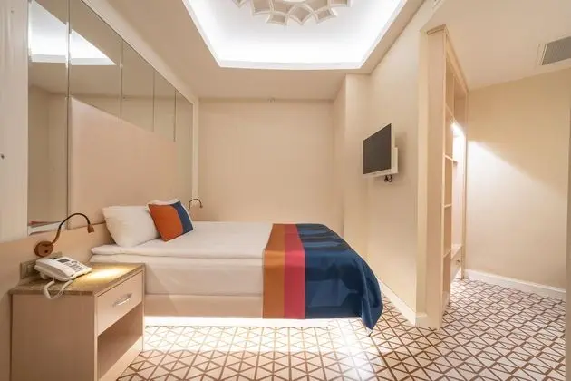 https://images.etstur.com/files/images/hotelImages/TR/95763/l/Granada-Luxury-Belek-Oda-372121.jpg