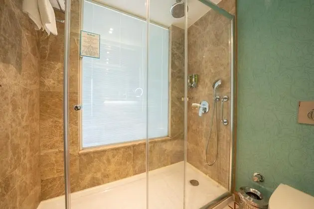 https://images.etstur.com/files/images/hotelImages/TR/95763/l/Granada-Luxury-Belek-Oda-372123.jpg