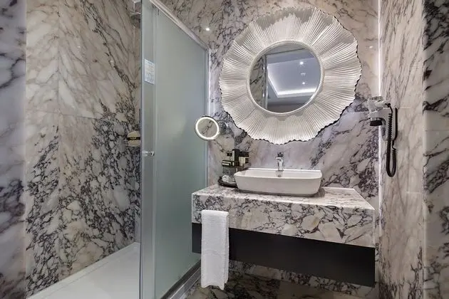 https://imagessl.etstur.com/files/images/hotelImages/TR/95763/l/Granada-Luxury-Belek-Oda-257498.jpg
