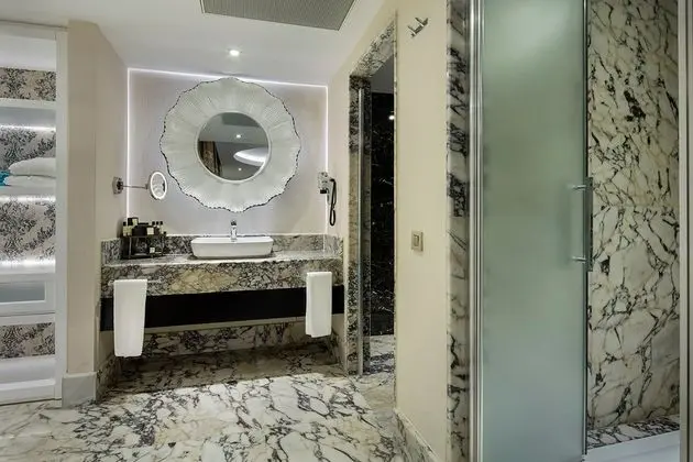 https://imagessl.etstur.com/files/images/hotelImages/TR/95763/l/Granada-Luxury-Belek-Oda-257509.jpg