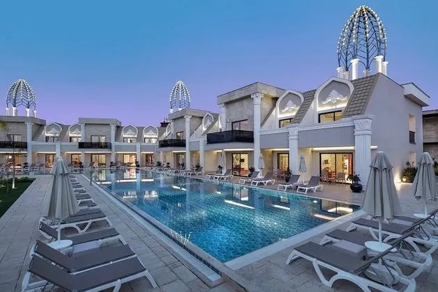 https://imagessl.etstur.com/files/images/hotelImages/TR/95763/l/Granada-Luxury-Belek-Oda-257536.jpg