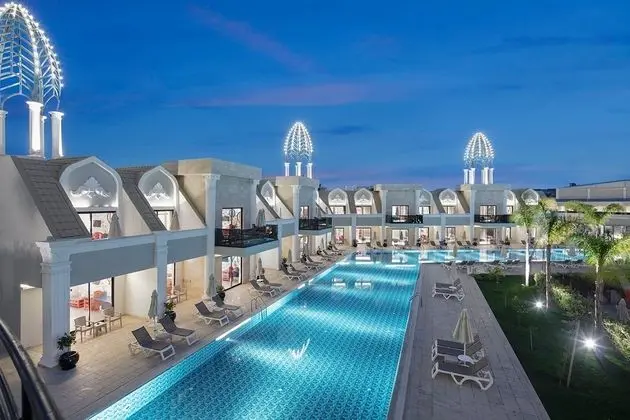 https://imagessl.etstur.com/files/images/hotelImages/TR/95763/l/Granada-Luxury-Belek-Oda-257538.jpg