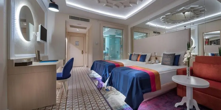 Standart Kara Manzaralı Oda