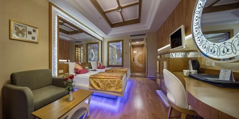 https://images.etstur.com/files/images/hotelImages/TR/95900/l/Granada-Luxury-Okurcalar-Oda-313516.jpg