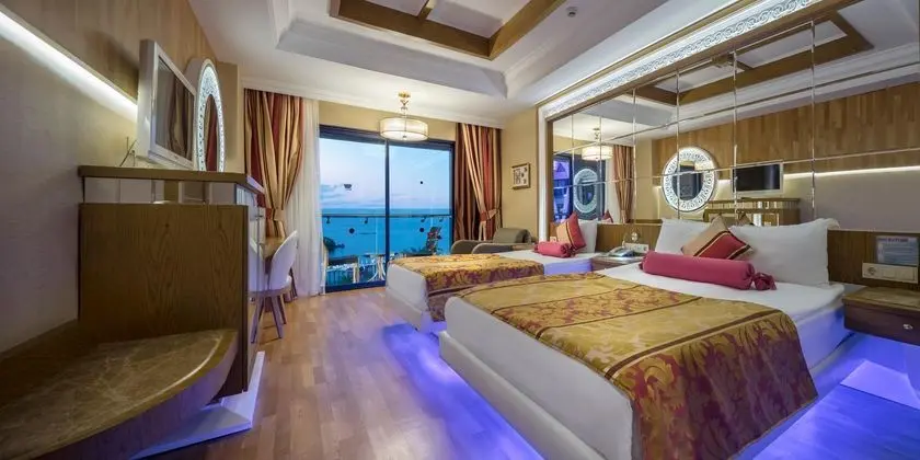 https://images.etstur.com/files/images/hotelImages/TR/95900/l/Granada-Luxury-Okurcalar-Oda-313517.jpg
