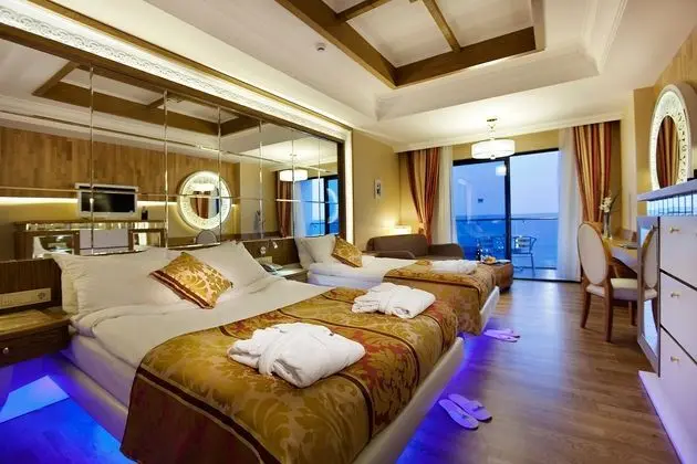 https://imagessl.etstur.com/files/images/hotelImages/TR/95900/l/Granada-Luxury-Alanya-Oda-231165.jpg