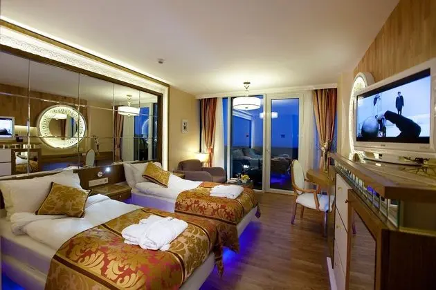 https://imagessl.etstur.com/files/images/hotelImages/TR/95900/l/Granada-Luxury-Okurcalar-Oda-241768.jpg