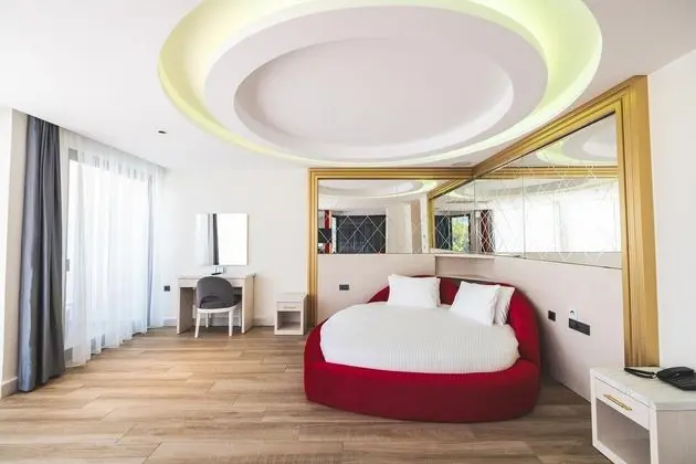 https://images.etstur.com/files/images/hotelImages/TR/220414/l/GRANADA-LUXURY-RED-Oda-402183.jpg