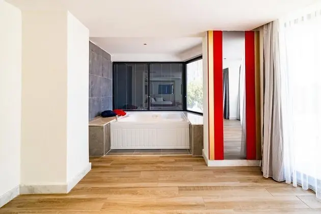 https://images.etstur.com/files/images/hotelImages/TR/220414/l/GRANADA-LUXURY-RED-Oda-402185.jpg