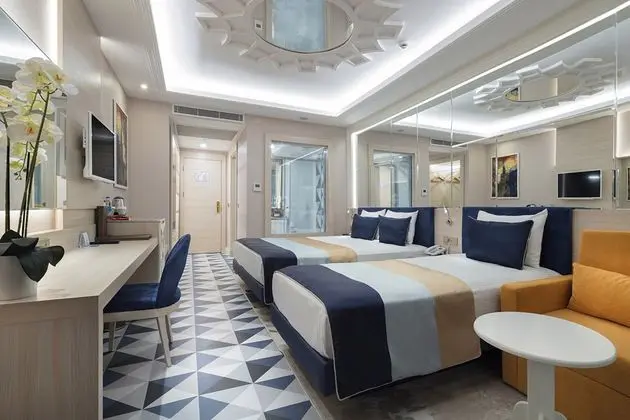 Standart Kara Manzaralı Oda