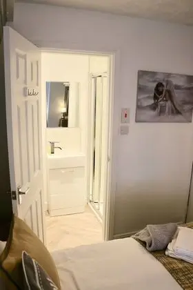 Tek Büyük Yataklı Oda, Banyolu/Duşlu