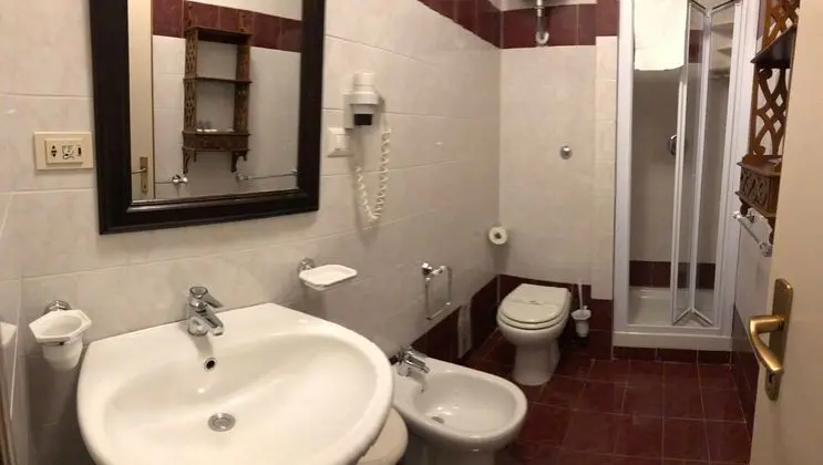 Comfort Tek Büyük veya İki Ayrı Yataklı Oda