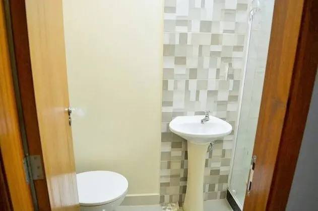 Ortak Ranzalı Oda, Sadece kadınlar için (com banheiro)