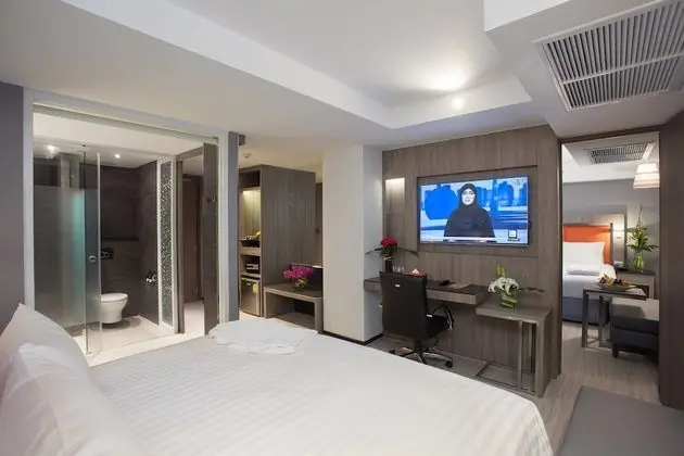 Family (Connecting Room)