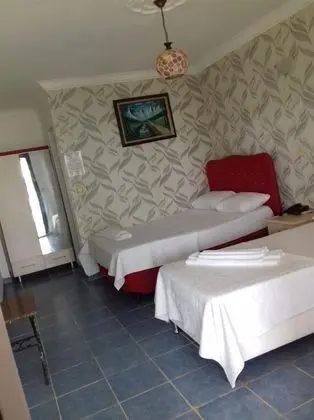 Standart Üç Kişilik Oda Deniz ve Havuz Manzaralı
