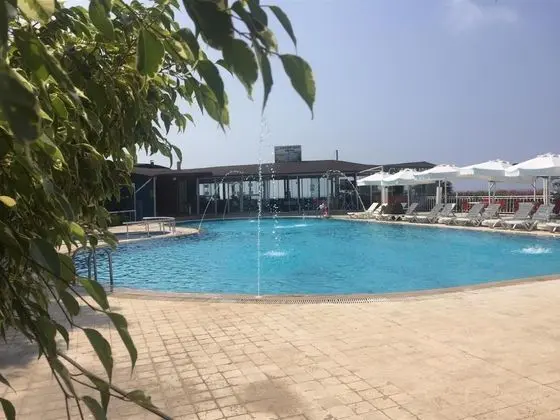 Standart Üç Kişilik Oda Deniz ve Havuz Manzaralı