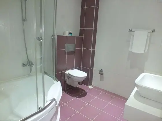 Üç Kişilik Oda