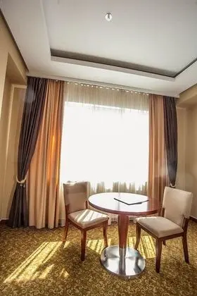 Deluxe Süit, Köşe