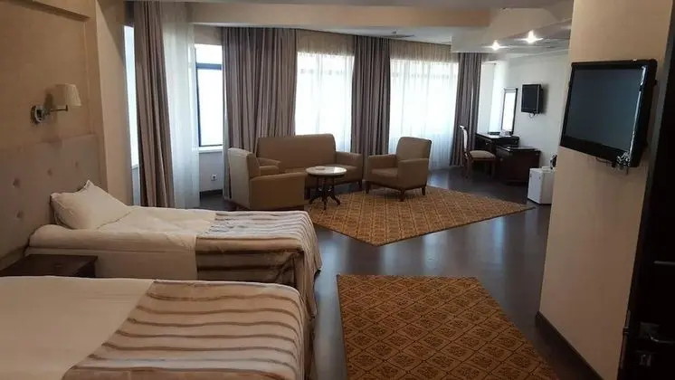 Deluxe Süit, Köşe