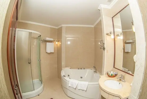 Deluxe Süit, Köşe