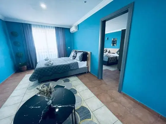 Aile Odası 5 Kişilik, Havuz veya Bahçe Manzaralı, Balkonlu