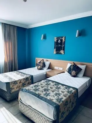 Aile Odası 5 Kişilik, Havuz veya Bahçe Manzaralı, Balkonlu