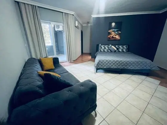 Aile Odası 5 Kişilik, Havuz veya Bahçe Manzaralı, Balkonlu