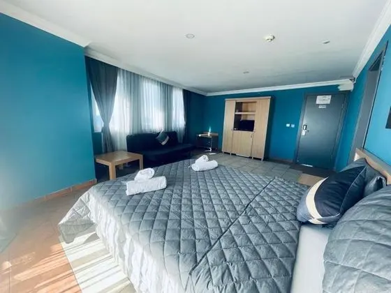 Aile Odası, Havuz veya Bahçe Manzaralı, Balkonlu