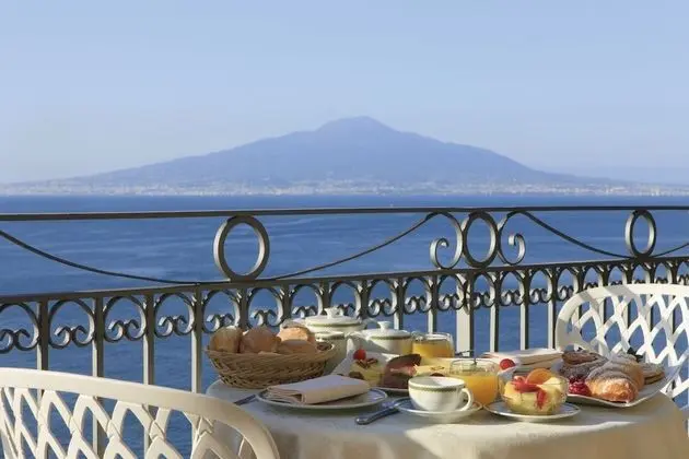 Süit, Balkon, Deniz Manzaralı (Vesuvio)