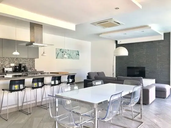 Odada yemek servisi
