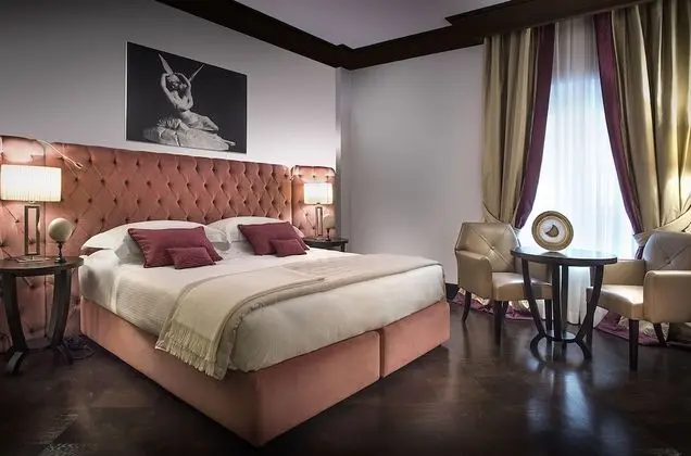 Deluxe Tek Büyük Yataklı Oda (Grand)