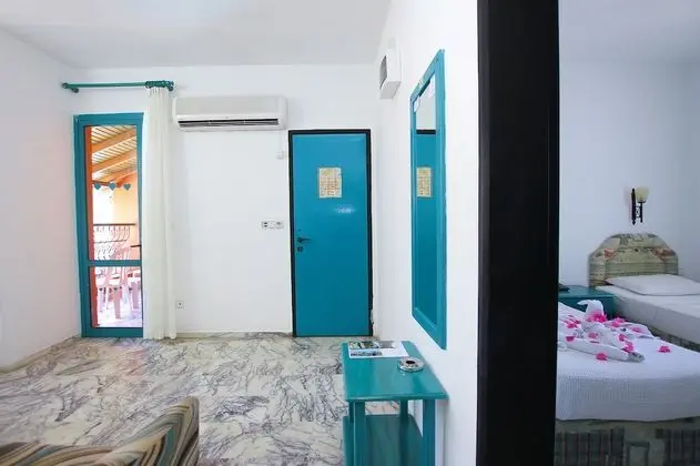Grand Apart Daire, Küçük Mutfak, Havuz Manzaralı