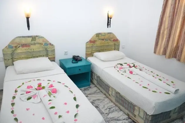 Grand Apart Daire, Küçük Mutfak, Havuz Manzaralı