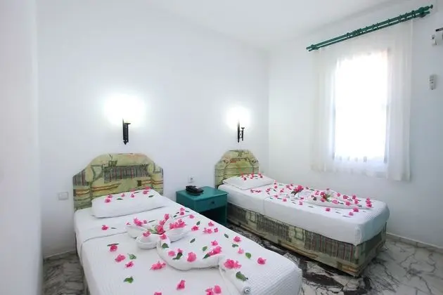 Grand Apart Daire, Küçük Mutfak, Havuz Manzaralı