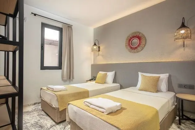 Grand Apart Daire, Küçük Mutfak, Havuz Manzaralı