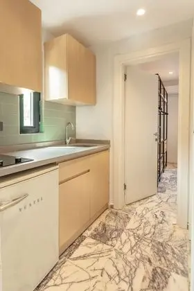 Grand Apart Daire, Küçük Mutfak, Havuz Manzaralı