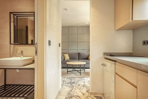 Grand Apart Daire, Küçük Mutfak, Havuz Manzaralı