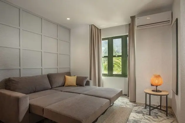Grand Apart Daire, Küçük Mutfak, Havuz Manzaralı