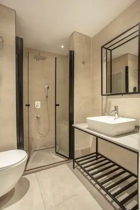 Grand Apart Daire, Küçük Mutfak, Havuz Manzaralı