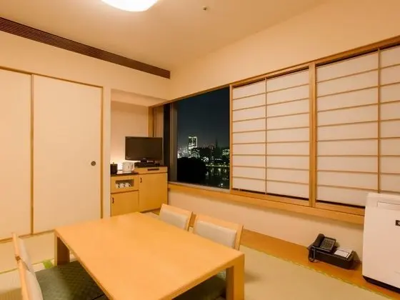 Geleneksel, Bir Japon Şilteli (Palace View)